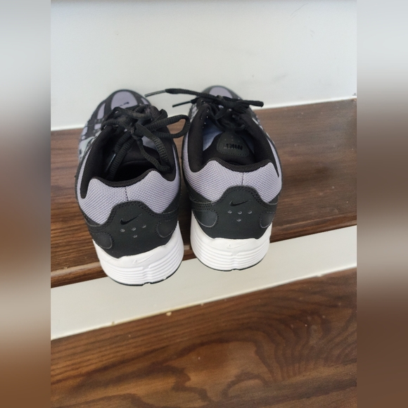 Nike Black Mesh Sneakers - Picture 5 of 10